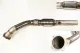 Downpipe en acier inoxydable pour Golf 4, Audi A3 et TT avec homologation ECE. Le tube est équipé d'un catalyseur sport de 200 cellules, d'un tube flexible et de deux raccords lambda. La photo montre également des vues détaillées des extrémités du tube.