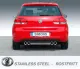 Vue arrière d'une VW Golf VI rouge avec le système d'échappement sport duplex Simons monté. Les sorties d'échappement sont placées à gauche et à droite. La plaque d'immatriculation porte le nom du fabricant "Simons".
