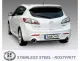 Vue arrière d'une Mazda 3 MPS MK2 blanche avec système d'échappement sport duplex de Simons. Les sorties d'un diamètre de 114 mm sont placées à gauche et à droite. La plaque d'immatriculation porte l'inscription "SIMONS".