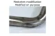 Gros plan sur un tube coudé en acier inoxydable pour échappement sport Simons. Tube argenté brillant avec légères traces d'usage. «Medveten modifikation Modified on purpose» au-dessus. Pièce pour BMW F30 320i/328i.