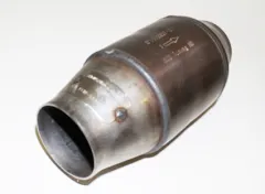 Catalyseur sport HJS 200 cellules avec marque d'homologation E jusqu'à 2.5L 305PS Euro 4 HJS90950173